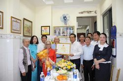 L&atilde;nh đạo TPHCM mừng thọ người cao tuổi ti&ecirc;u biểu