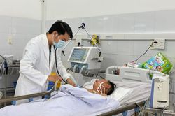 Nắng nóng kéo dài, số ca nhập viện tăng cao