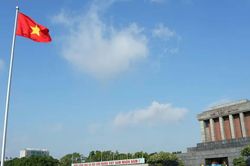 Đoàn đại biểu dự Đại hội XIV Công đoàn Việt Nam vào Lăng viếng Chủ tịch Hồ Chí Minh