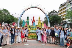 5 th&aacute;ng đầu năm 2026, kh&aacute;ch quốc tế đến Việt Nam lập kỷ lục mới