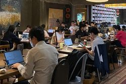 Các quán cà phê 'working space' Hà Nội đông nghịt sĩ tử ôn thi