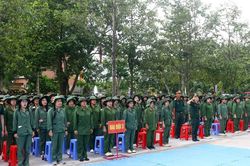 Hơn 2.700 t&acirc;n sinh vi&ecirc;n Trường ĐH Cửu Long tham gia huấn luyện quốc ph&ograve;ng