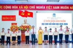 Hai phường tại Đà Nẵng đồng loạt vinh danh hàng trăm học sinh xuất sắc