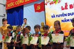 Gi&aacute;o dục gắn liền với sinh kế địa phương