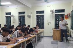 Lớp học đêm miễn phí tiếp sức sĩ tử trước Kỳ thi tốt nghiệp THPT 2026