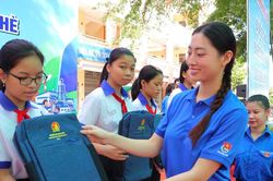 &Aacute;o xanh t&igrave;nh nguyện tập trung hỗ trợ chuyển đổi số