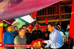 Xúc động đón liệt sĩ hy sinh trên đất bạn Lào trở về quê hương
