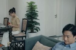 'Dưới ô cửa sáng đèn' tập 9: Chồng ngang nhiên nhắn tin cho gái trước mặt vợ