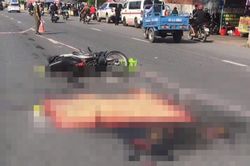Ô tô đầu kéo va chạm xe máy vào đầu giờ sáng, một phụ nữ tử vong