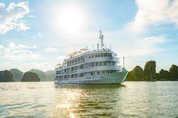 Halong bay cleanup 2026 - Lời hứa xanh với Vịnh Hạ Long từ Du thuyền Bhaya