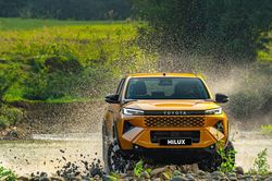 Bước nhảy vọt của Toyota Hilux thế hệ mới tại Việt Nam