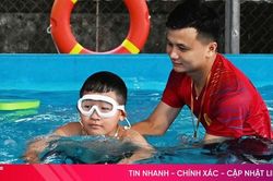 Tôi là thầy dạy bơi miễn phí