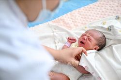 Trung Quốc: Tăng ngân sách trợ cấp nuôi dạy con cái
