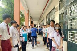 Đa dạng hình thức ôn luyện kết hợp hướng dẫn học sinh tự học