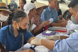 H&agrave; Nội c&oacute; th&ecirc;m nhiều ch&iacute;nh s&aacute;ch hỗ trợ kh&aacute;m, chữa bệnh cho người d&acirc;n