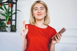 Trào lưu 'cô gái may mắn' gây sốt: Chiếc bẫy tâm lý hay công thức dẫn tới thành công?