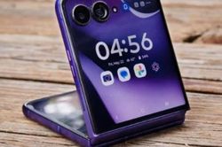 Motorola Razr Ultra - Chiếc điện thoại màn hình gập có thời lượng pin lâu nhất