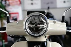 Xe tay ga trang bị màn hình TFT 8 inch, phanh ABS và TCS, giá gần 51 triệu đồng