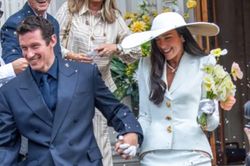 Dua Lipa chiếm trọn spotlight với suit cưới phá cách ngày lên xe hoa