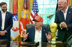 Giới chuy&ecirc;n gia ho&agrave;i nghi về lợi &iacute;ch kinh tế của World Cup
