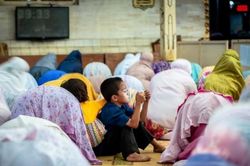 Indonesia: C&aacute;c nền tảng chạy đua trước lệnh ngắt mạng x&atilde; hội với trẻ vị th&agrave;nh ni&ecirc;n