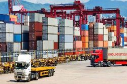 5 th&aacute;ng đầu năm, tổng kim ngạch xuất nhập khẩu tăng mạnh