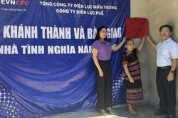 Điện lực Huế trao nhà tình nghĩa cho hộ gia đình có công với cách mạng
