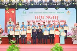 C&ocirc;ng đo&agrave;n C&ocirc;ng nghiệp H&oacute;a chất ph&aacute;t huy sức mạnh từ thi đua