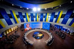 Ukraine v&agrave; Moldova tiến gần hơn tới EU khi Hungary thay đổi lập trường