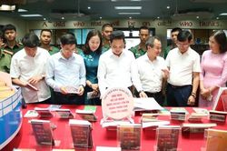Bắc Ninh khai mạc trưng bày tư liệu chuyên đề 'Hồ Chí Minh - Cuộc hành trình của thời đại'