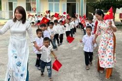 Bảo đảm thống nhất về yêu cầu năng lực số của giáo viên, cán bộ quản lý cơ sở giáo dục