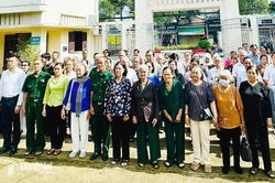 Đoàn cán bộ, công chức Ban Tuyên giáo và Dân vận Thành ủy dâng hương, tưởng niệm Ngày nữ tù chính trị bị thảm sát tại Nhà lao Tân Hiệp