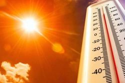 Nắng nóng đạt đỉnh ở miền Bắc, Trung Bộ vượt 39°C; Lào Cai đề phòng mưa dông, lốc sét vào chiều tối