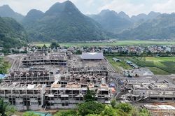 300 công nhân chạy đua tiến độ đưa trường nội trú Mường Khương về đích