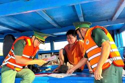 Theo s&aacute;t từng phương tiện để ngăn vi phạm tr&ecirc;n biển