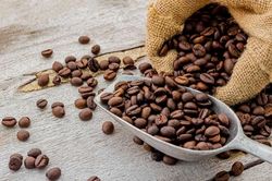 Gi&aacute; c&agrave; ph&ecirc; h&ocirc;m nay 3/6: Diễn biến tr&aacute;i chiều, arabica chạm đ&aacute;y 1 năm rưỡi