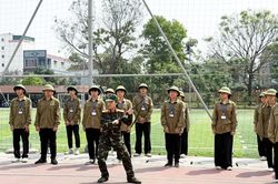 Người giữ lửa trên thao trường học đường