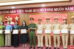 Phối hợp tuy&ecirc;n truyền, quản l&yacute;, gi&aacute;o dục thanh thiếu ni&ecirc;n, học sinh chấp h&agrave;nh ph&aacute;p luật giao th&ocirc;ng
