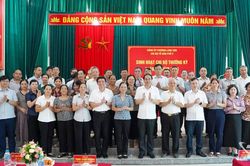 C&aacute;c đồng ch&iacute; l&atilde;nh đạo tỉnh Th&aacute;i Nguy&ecirc;n dự sinh hoạt chi bộ ở cơ sở