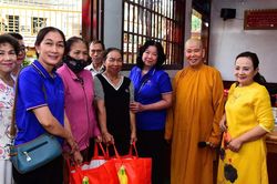 Tịnh x&aacute; Ngọc Đức (P.Vũng T&agrave;u) trao 500 phần qu&agrave; đến b&agrave; con c&oacute; ho&agrave;n cảnh kh&oacute; khăn