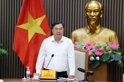 Phó Thủ tướng yêu cầu đảm bảo chất lượng và quyền lợi người tiêu dùng khi dùng xăng E10