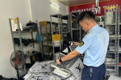 H&agrave; Nội: Lực lượng quản l&yacute; thị trường kiểm tra, thu giữ h&agrave;ng loạt h&agrave;ng h&oacute;a giả mạo, kh&ocirc;ng r&otilde; nguồn gốc