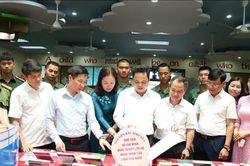 Hồ Ch&iacute; Minh - Cuộc h&agrave;nh tr&igrave;nh của thời đại