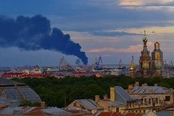 Ukraine tập kích sâu vào lãnh thổ Nga, cảng dầu cháy dữ dội