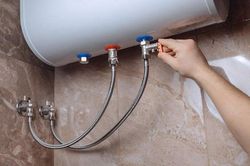 Nghịch l&yacute; m&ugrave;a h&egrave;, tiền điện tăng vọt do... b&igrave;nh n&oacute;ng lạnh