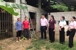 Ban đại diện Hội đồng quản trị Ngân hàng Chính sách xã hội tỉnh kiểm tra tín dụng chính sách tại xã Quảng Uyên