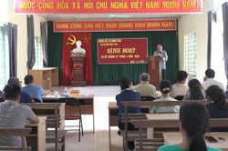Trưởng Ban Tuy&ecirc;n gi&aacute;o v&agrave; D&acirc;n Vận Tỉnh ủy N&ocirc;ng Thanh T&ugrave;ng dự sinh hoạt tại Chi bộ x&oacute;m Đ&ocirc;ng Sơn, x&atilde; Minh T&acirc;m