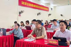 Ph&oacute; B&iacute; thư Tỉnh ủy, Chủ tịch Ủy ban MTTQ tỉnh Vũ Hồng Quang dự sinh hoạt tại Chi bộ Tổ d&acirc;n phố Hợp Giang 9, phường Thục Ph&aacute;n