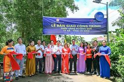 Kh&aacute;nh th&agrave;nh c&ocirc;ng tr&igrave;nh 'Thắp s&aacute;ng đường qu&ecirc;' tại X&atilde; Lương Thế Tr&acirc;n
