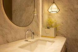 Chỉ thay bóng đèn vài trăm nghìn đồng, căn hộ nhỏ trông rộng hơn và sang hơn thấy rõ